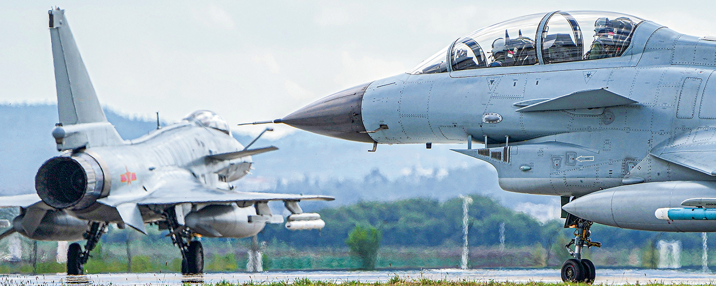 空軍某部開展飛行訓(xùn)練